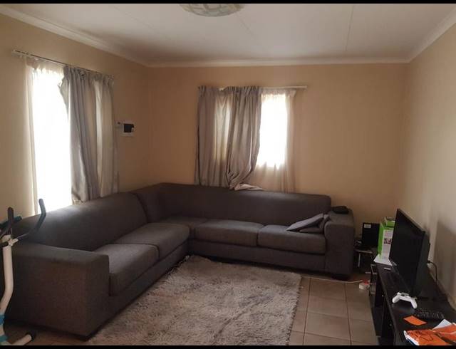 3 BEDROOM SIMPLEX FOR SALE IN KOSMOSDAL